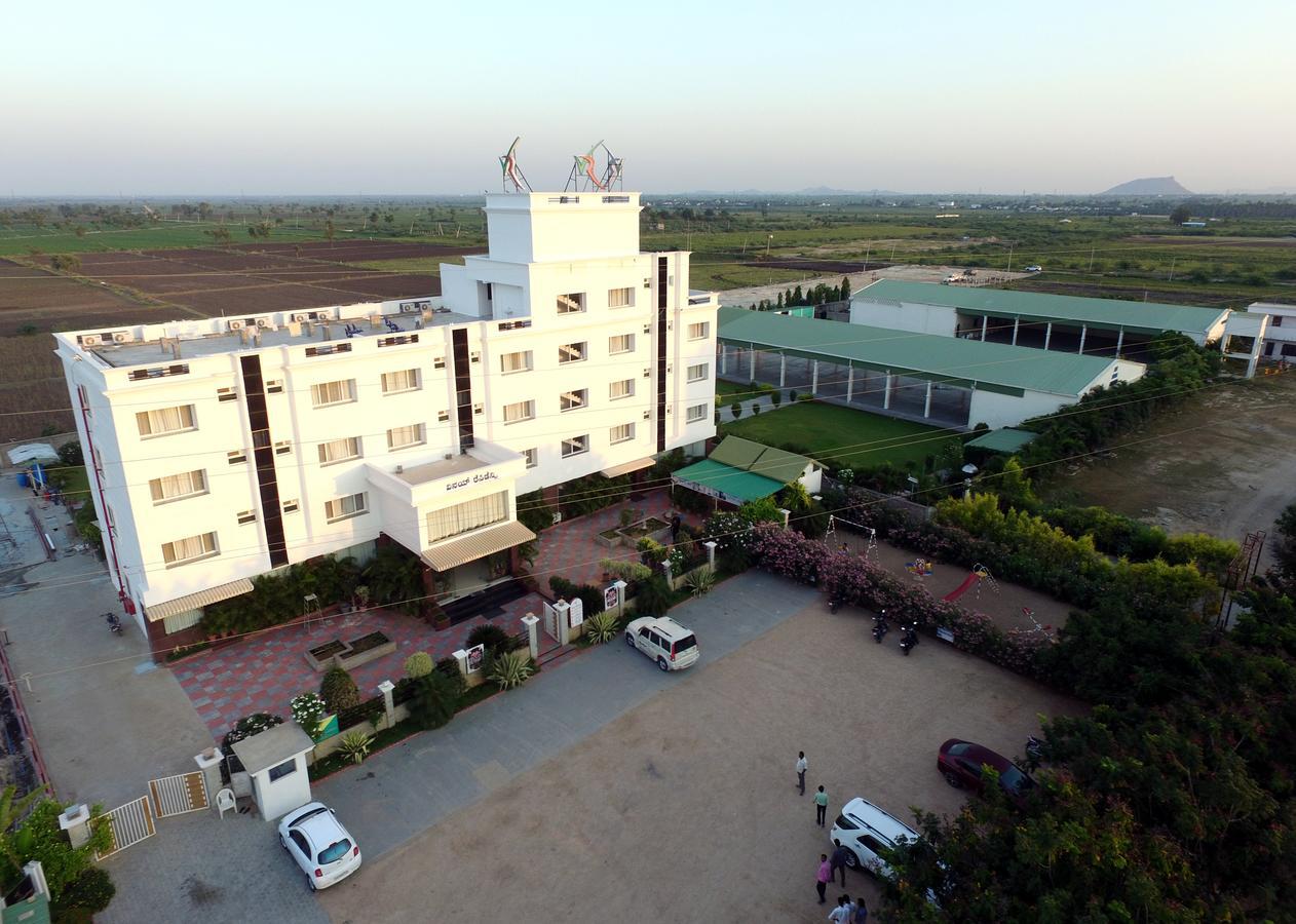 Vinay Residency Hotell Sindhnur Eksteriør bilde